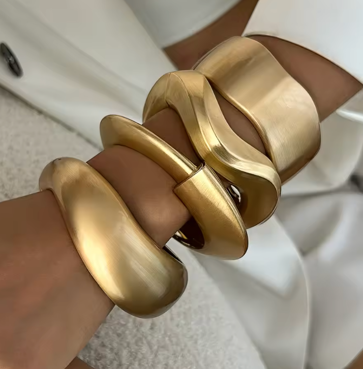 Bold Curve Cuffs Bracelet - Luxurise Fashion - 