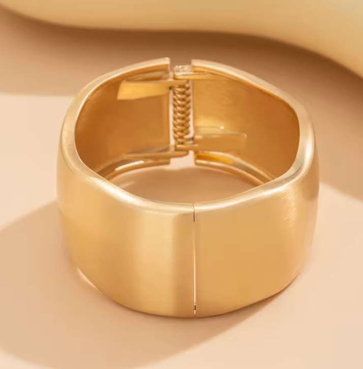 Bold Curve Cuffs Bracelet - Luxurise Fashion - 