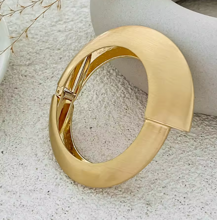 Bold Curve Cuffs Bracelet - Luxurise Fashion - 
